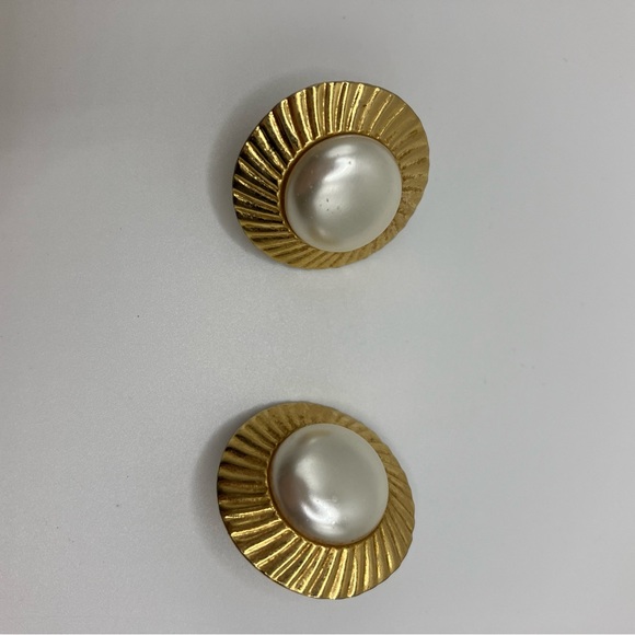 Gold & White earrings - Picture 3 of 3